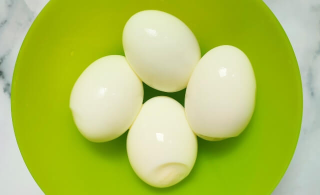 Hard boiled eggs as snacks for picky eaters