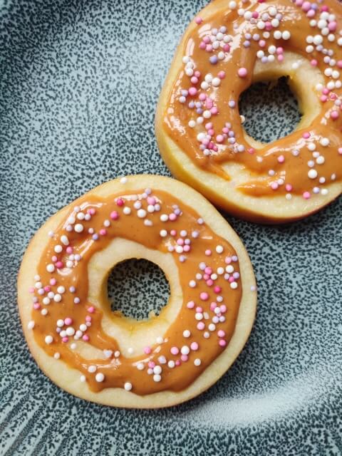 Apple rings with peanut butter