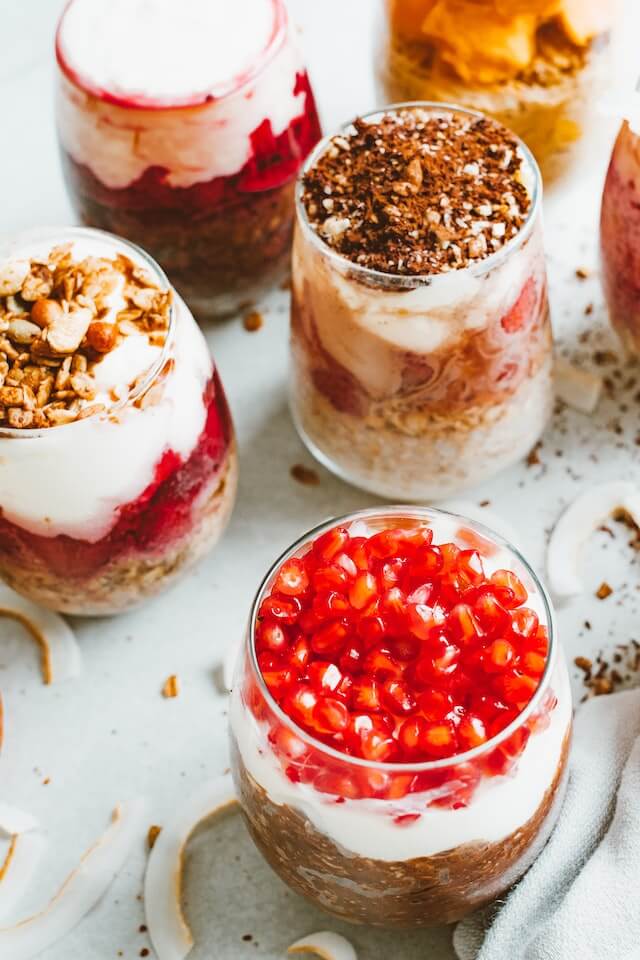 granola with yoghurt and fruit