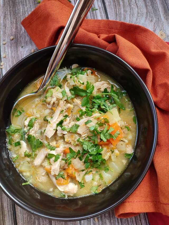 Slow cooker chicken and barley soup