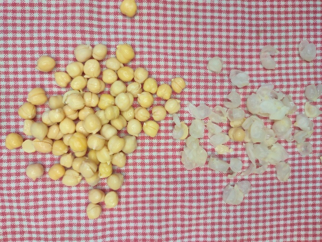 Peeled chickpeas on a tea towel