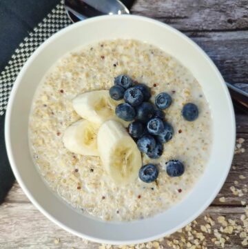 Vanilla oat and quinoa porridge