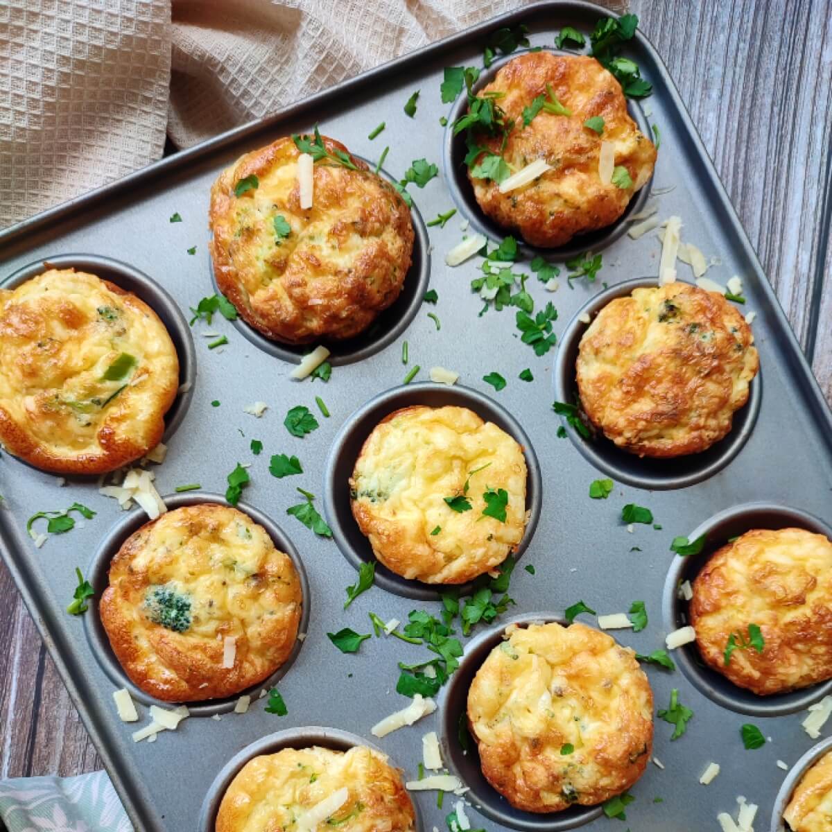 Finished egg muffins with Broccoli