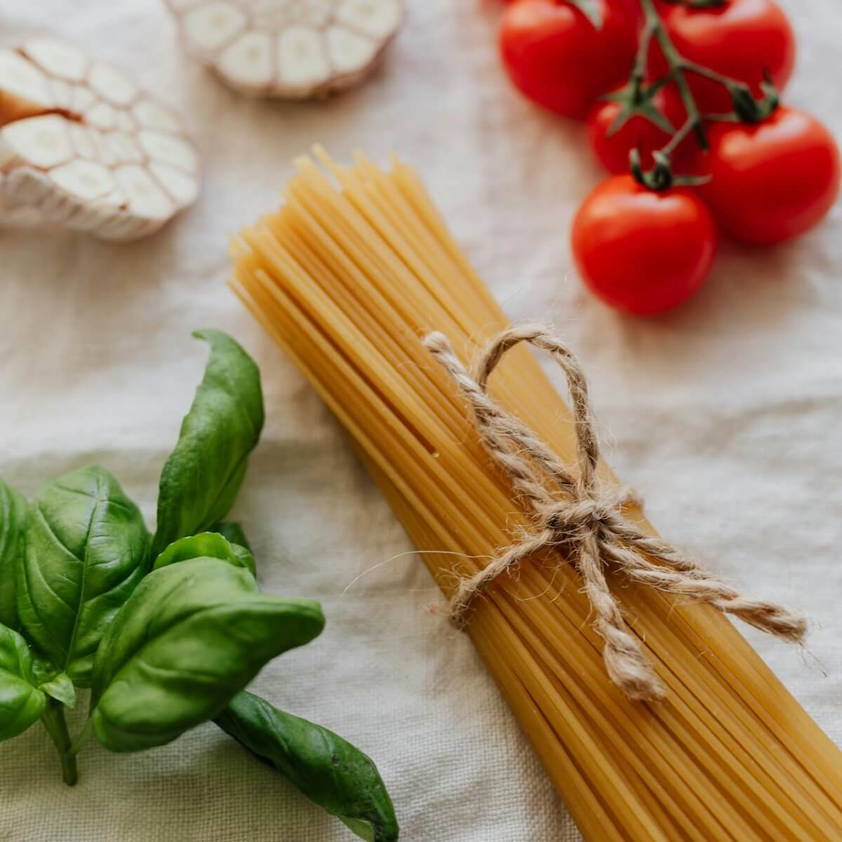 raw spaghetti, basil, tomatoes and garlic